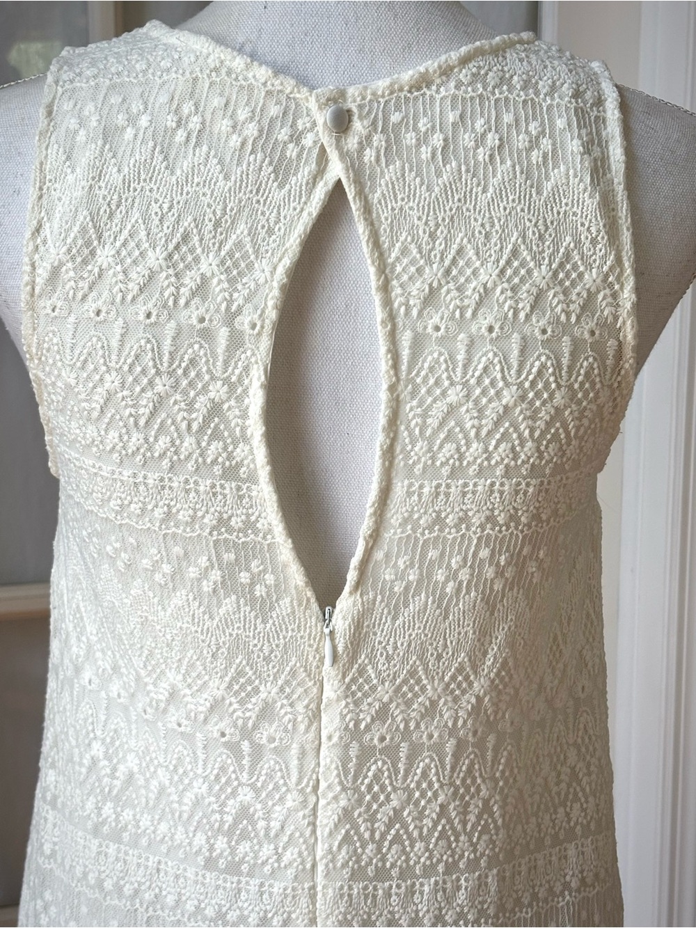 Pins and Needles Ivory Lace Shift Dress Keyhole Back Small - Picture 4 of 9